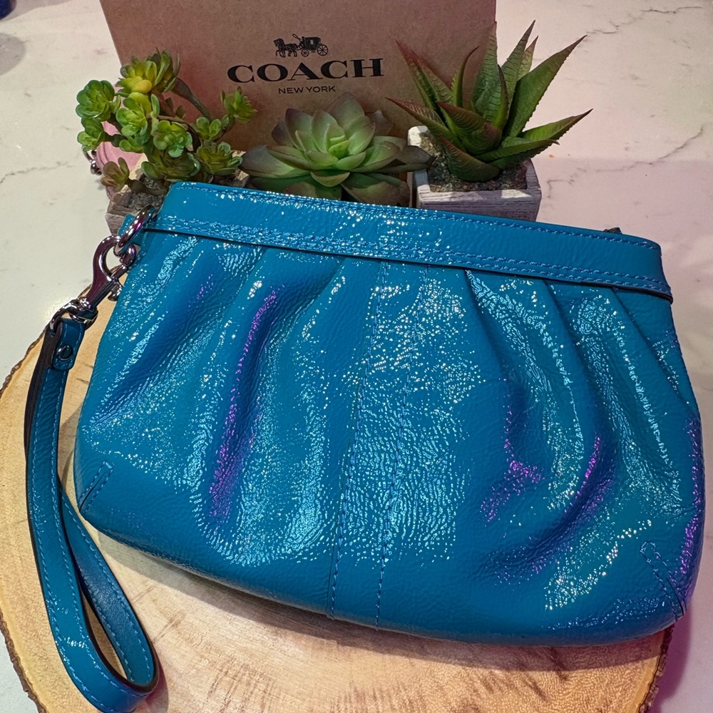 Coach Teal/Blue Leather Wristlet🩵